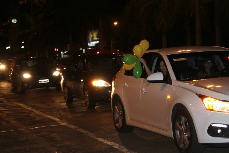 Carreata cruza avenidas de Três Lagoas em protesto à atual política do Brasil