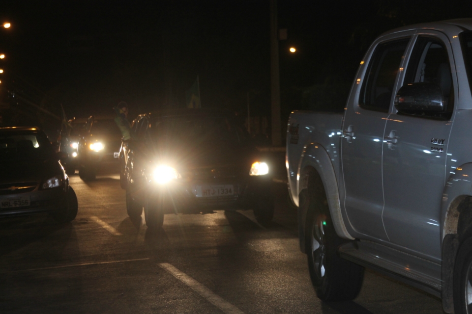 Carreata cruza avenidas de Três Lagoas em protesto à atual política do Brasil