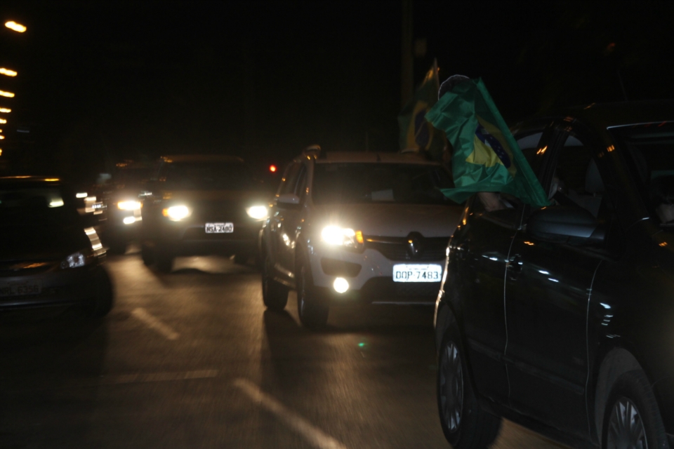 Carreata cruza avenidas de Três Lagoas em protesto à atual política do Brasil