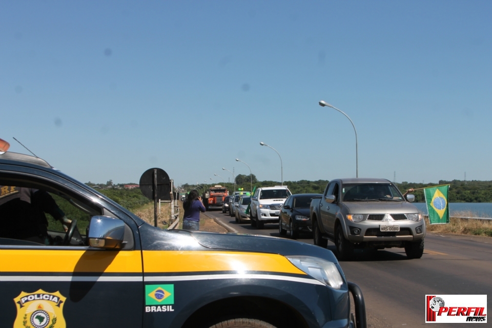 Por 1 hora, manifestantes bloqueiam BR-262 no trecho de acesso entre MS e SP