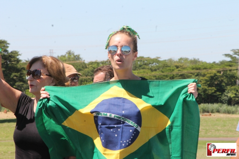 Por 1 hora, manifestantes bloqueiam BR-262 no trecho de acesso entre MS e SP