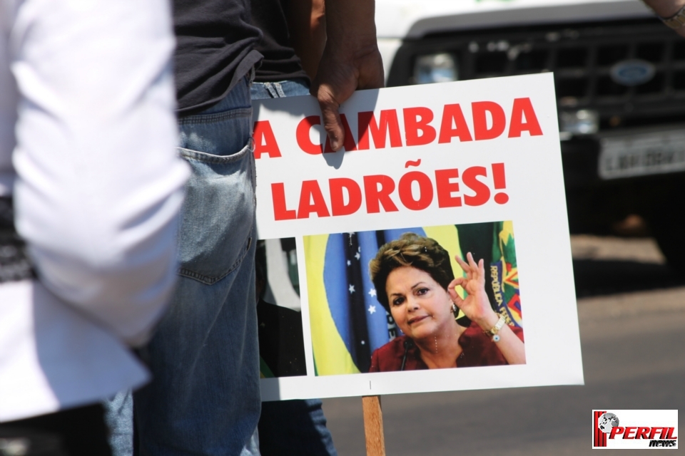 Por 1 hora, manifestantes bloqueiam BR-262 no trecho de acesso entre MS e SP