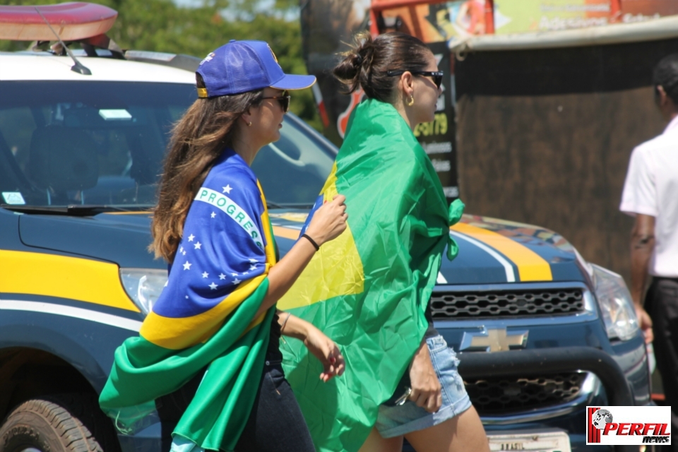 Por 1 hora, manifestantes bloqueiam BR-262 no trecho de acesso entre MS e SP