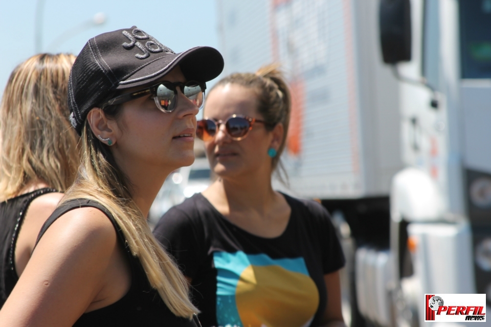 Por 1 hora, manifestantes bloqueiam BR-262 no trecho de acesso entre MS e SP