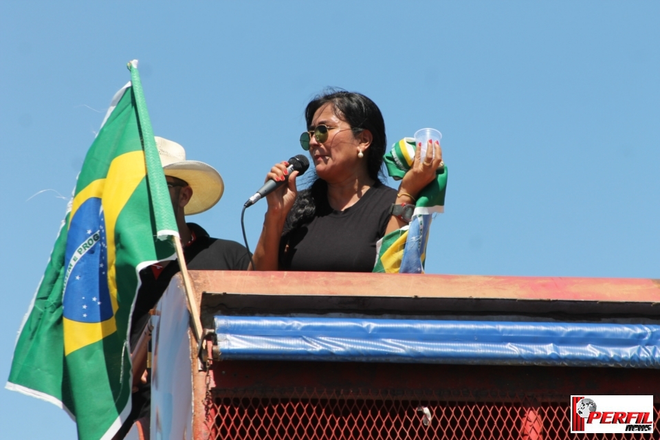 Por 1 hora, manifestantes bloqueiam BR-262 no trecho de acesso entre MS e SP