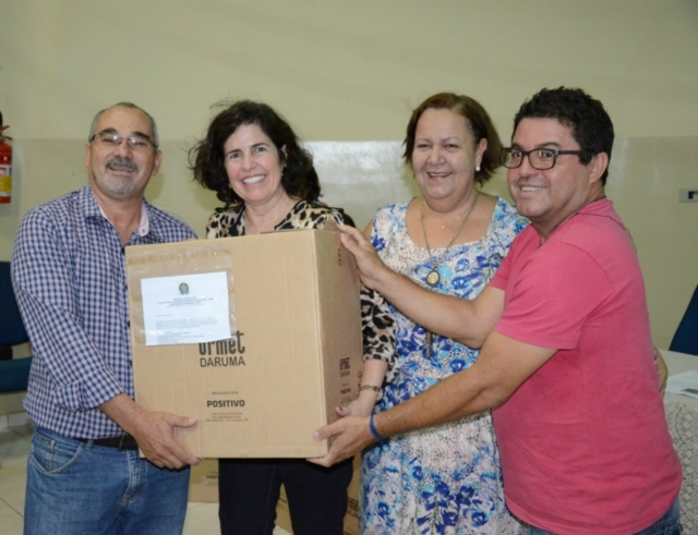 Prefeita Marcia Moura entrega computadores interativos à SEMEC