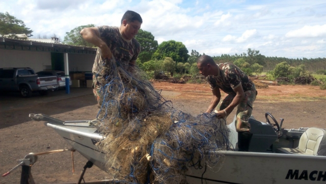 PMA autua 17, aplica R$ 18,3 mil em multas e apreende 4 km de redes de pesca durante a operação Semana Santa