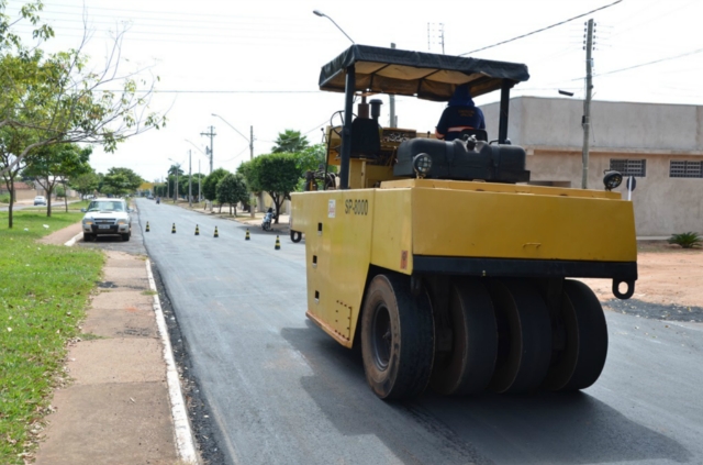 Com dinheiro do IPTU, prefeitura inicia obras de recapeamento