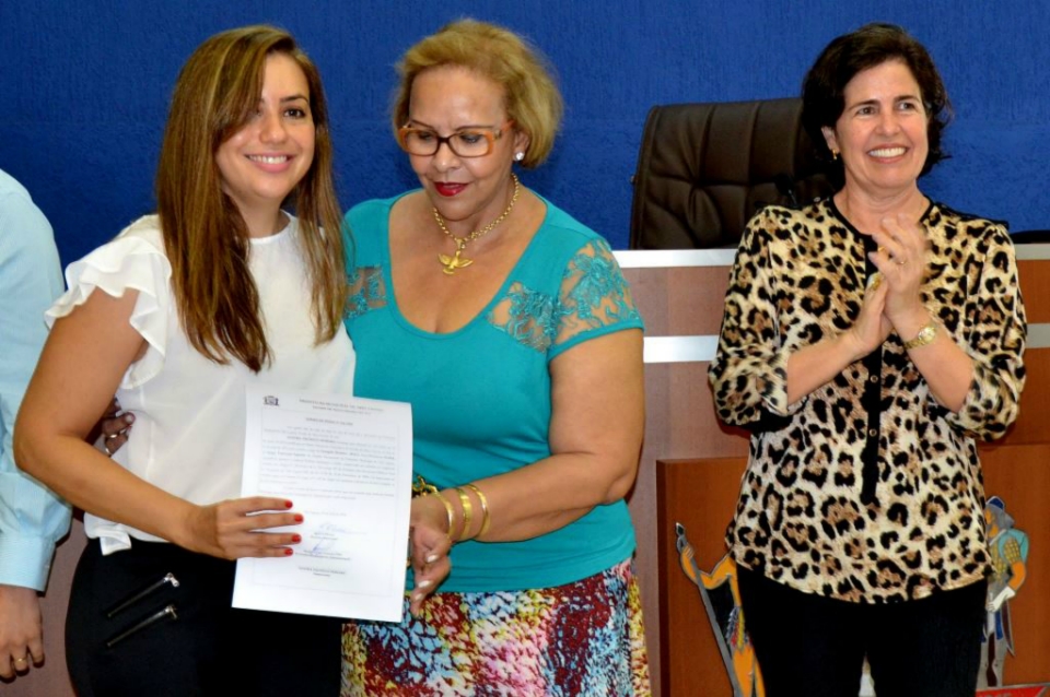 Prefeita Marcia Moura empossa 32 servidores na área de saúde e trânsito