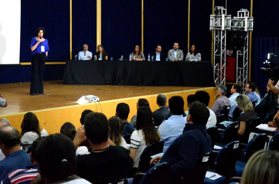 Marcia Moura participa do Seminário de Diagnóstico do ICES