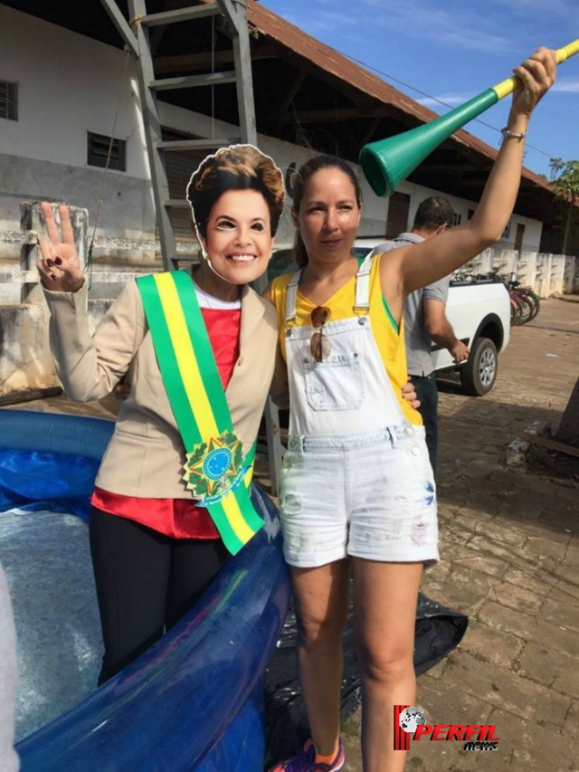 Movimento Vem pra Rua Três Lagoas "derruba Dilma na feira"