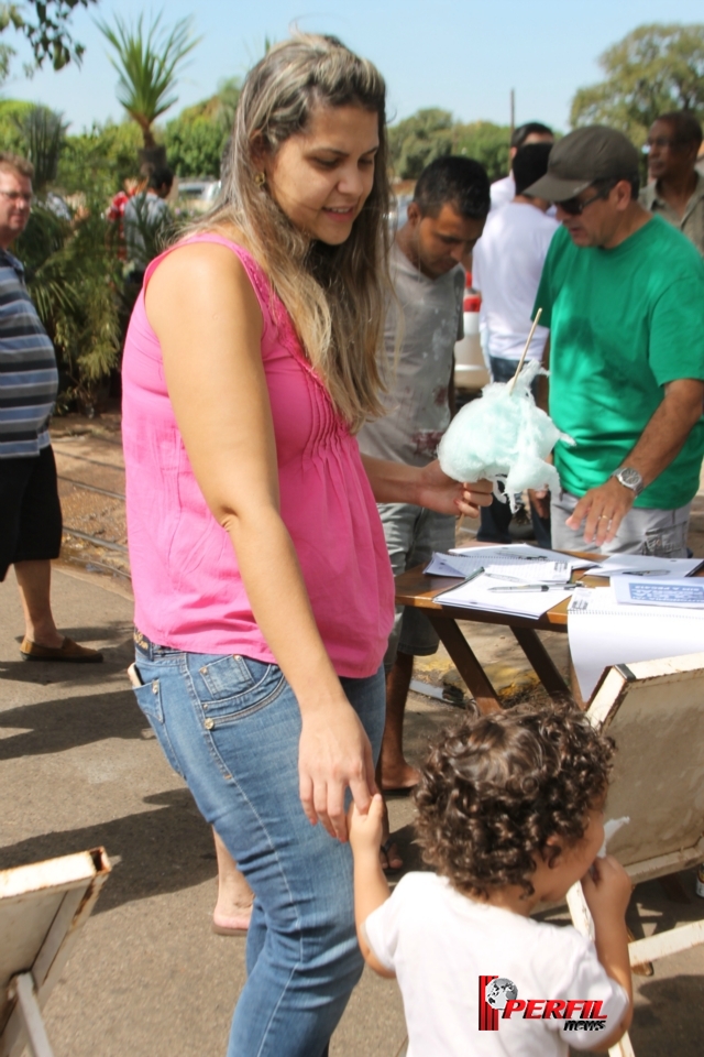 Ação “Derruba Dilma” reúne manifestantes em Feira Livre de Três Lagoas