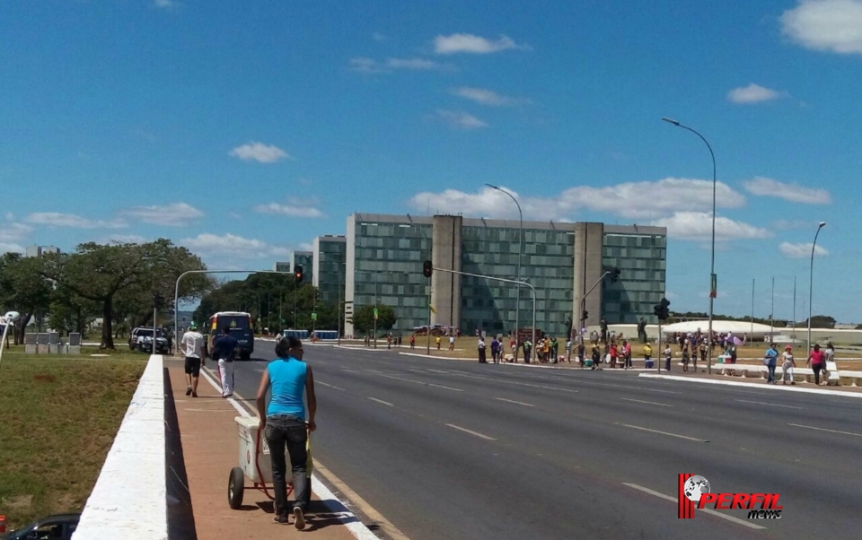 Clima em Brasília ainda é tranquilo, afirma três-lagoense