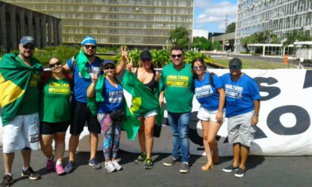 Durante votação na Câmara dos Deputados, manifestantes vão à Brasília em apoio ao processo de Impeachment