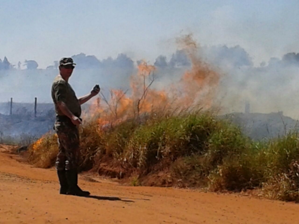 PMA autua assentado em R$ 11 mil por incêndio em 11 hectares de área de pastagem