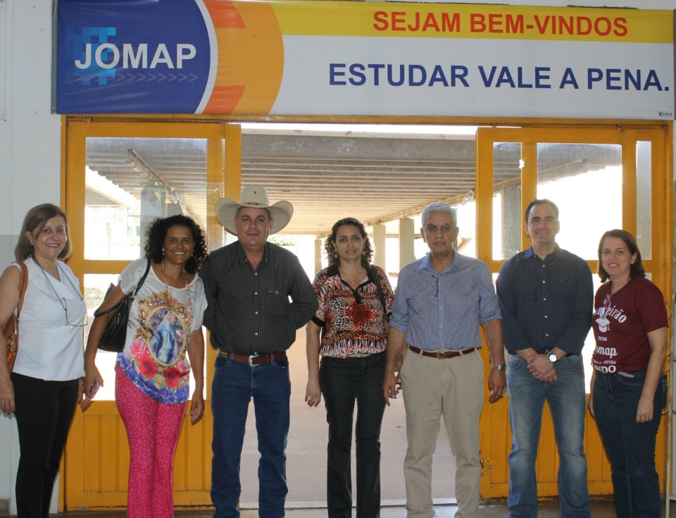 Deputado Guerreiro acompanha visita técnica as escolas de Três Lagoas