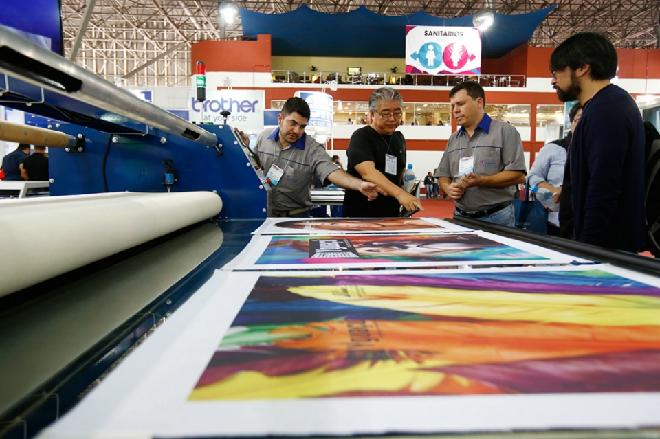 Sindivest leva empresários para feira de serigrafia em São Paulo