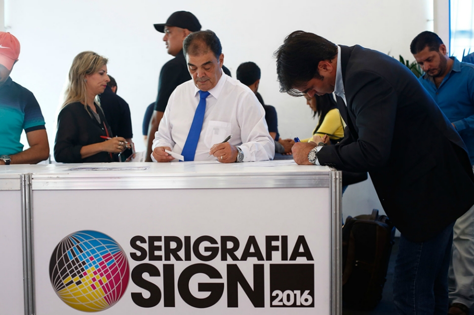Sindivest leva empresários para feira de serigrafia em São Paulo