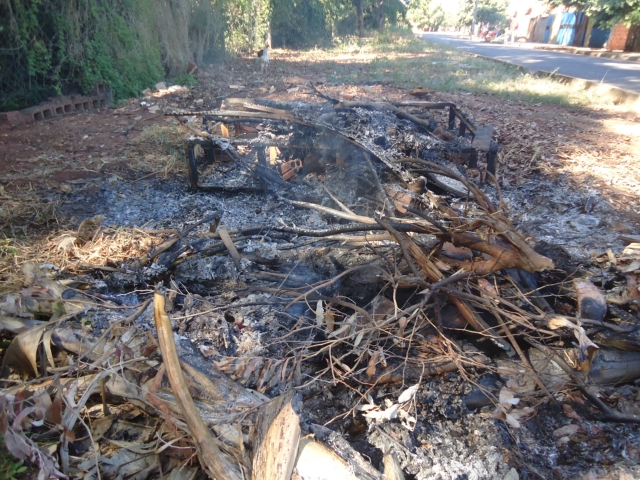 Três-lagoense é autuado pela PMA por queima em terreno baldio