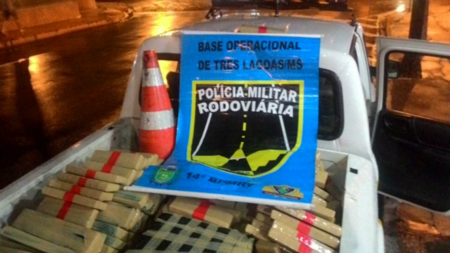 Polícia Militar Rodoviária apreende mais de 400 kg de maconha em carro furtado