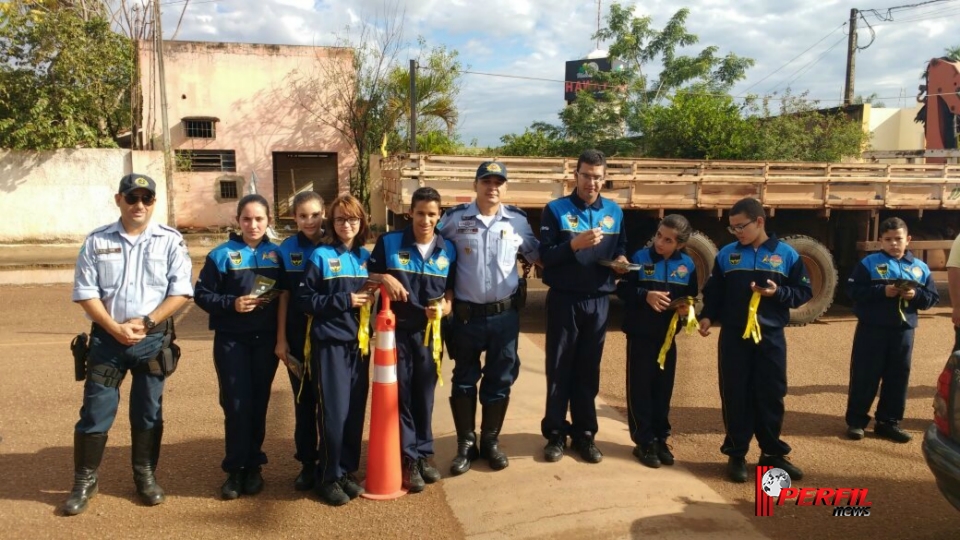 Ações do "Maio Amarelo" são realizadas por crianças com Blitz educativa