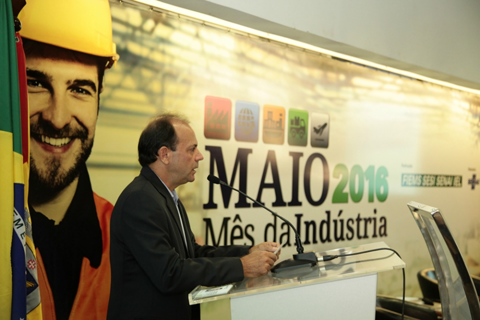 Na abertura das palestras do Mês da Indústria, 2º vice-presidente da Fiems destaca busca para produzir de forma competitiva