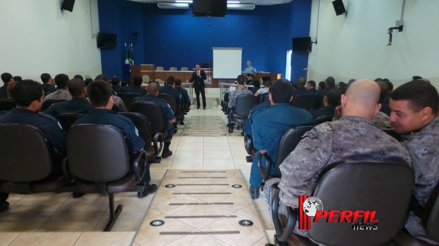 Policiais do 2º BPM participam de palestra com promotor de Justiça