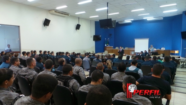 Policiais do 2º BPM participam de palestra com promotor de Justiça