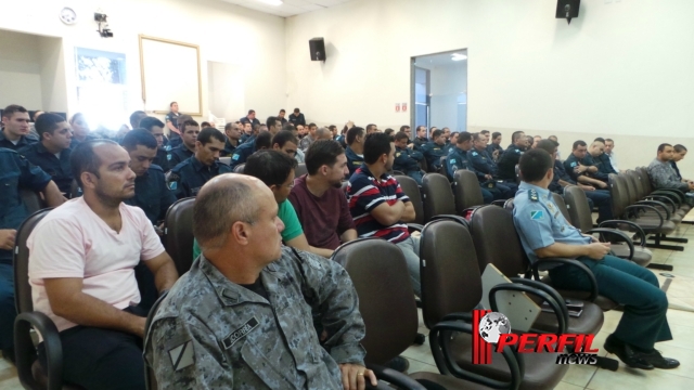 Policiais do 2º BPM participam de palestra com promotor de Justiça