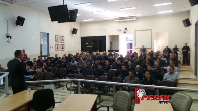 Policiais do 2º BPM participam de palestra com promotor de Justiça