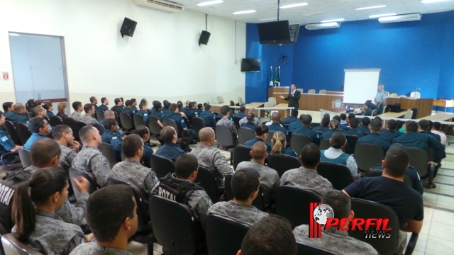 Policiais do 2º BPM participam de palestra com promotor de Justiça