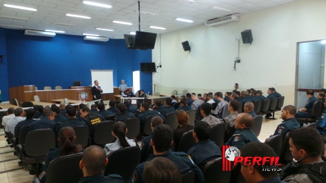 Policiais do 2º BPM participam de palestra com promotor de Justiça