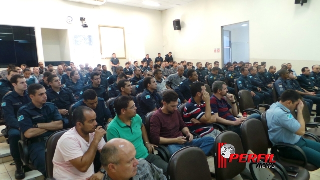 Policiais do 2º BPM participam de palestra com promotor de Justiça