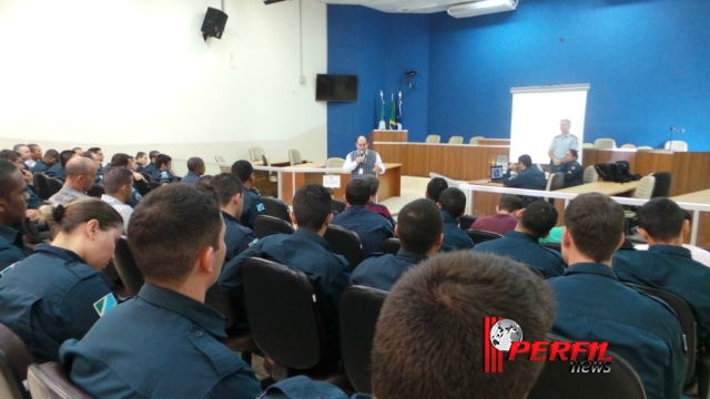 Policiais do 2º BPM participam de palestra com promotor de Justiça