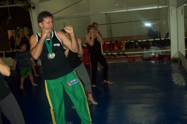 Atleta três-lagoense representará o país no Campeonato Mundial de Kickboxing