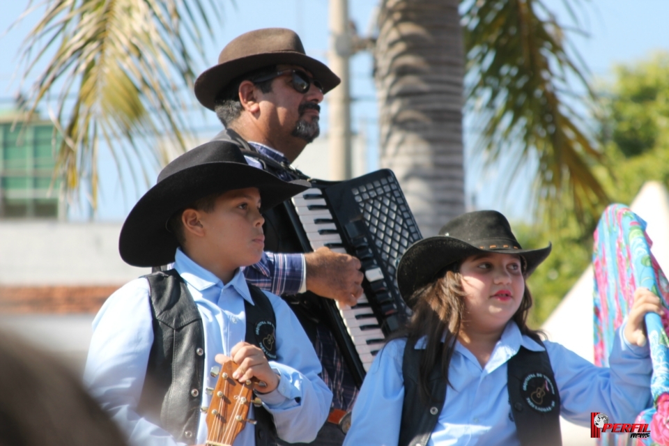 Desfile de 101 anos de Três Lagoas atrai 4 mil pessoas Desfile de 101 anos de Três Lagoas atrai 4 mil pessoas
