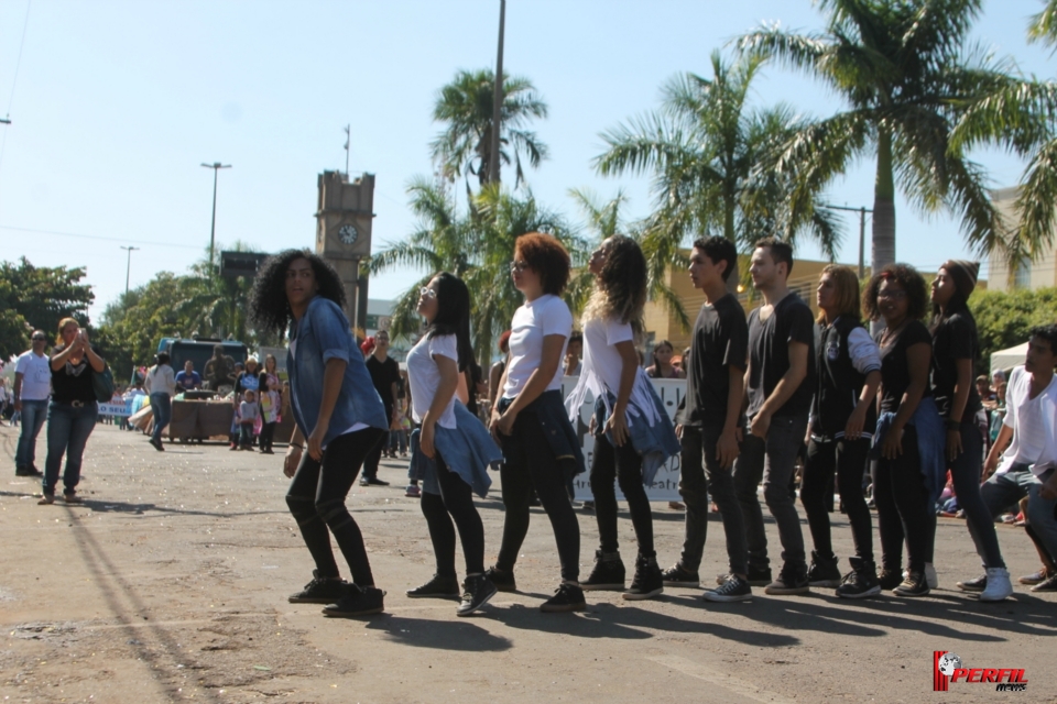 Desfile de 101 anos de Três Lagoas atrai 4 mil pessoas Desfile de 101 anos de Três Lagoas atrai 4 mil pessoas