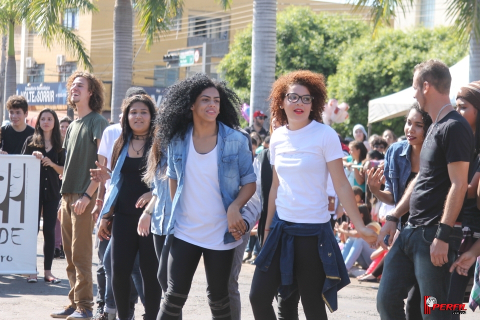 Desfile de 101 anos de Três Lagoas atrai 4 mil pessoas Desfile de 101 anos de Três Lagoas atrai 4 mil pessoas