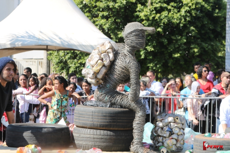 Desfile de 101 anos de Três Lagoas atrai 4 mil pessoas Desfile de 101 anos de Três Lagoas atrai 4 mil pessoas