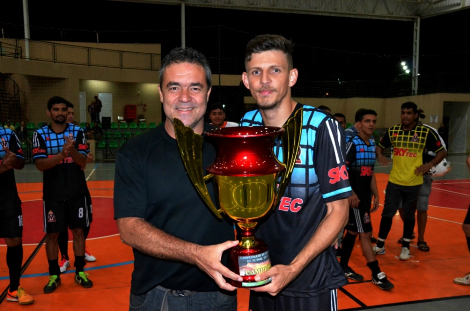 Sejuvel premia vencedor do primeiro turno do Campeonato Municipal de Futsal