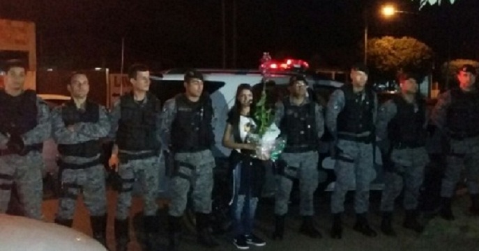 Debutante fã da ROTAI de Três Lagoas recebe surpresa de policiais