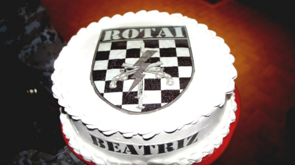 Debutante fã da ROTAI de Três Lagoas recebe surpresa de policiais