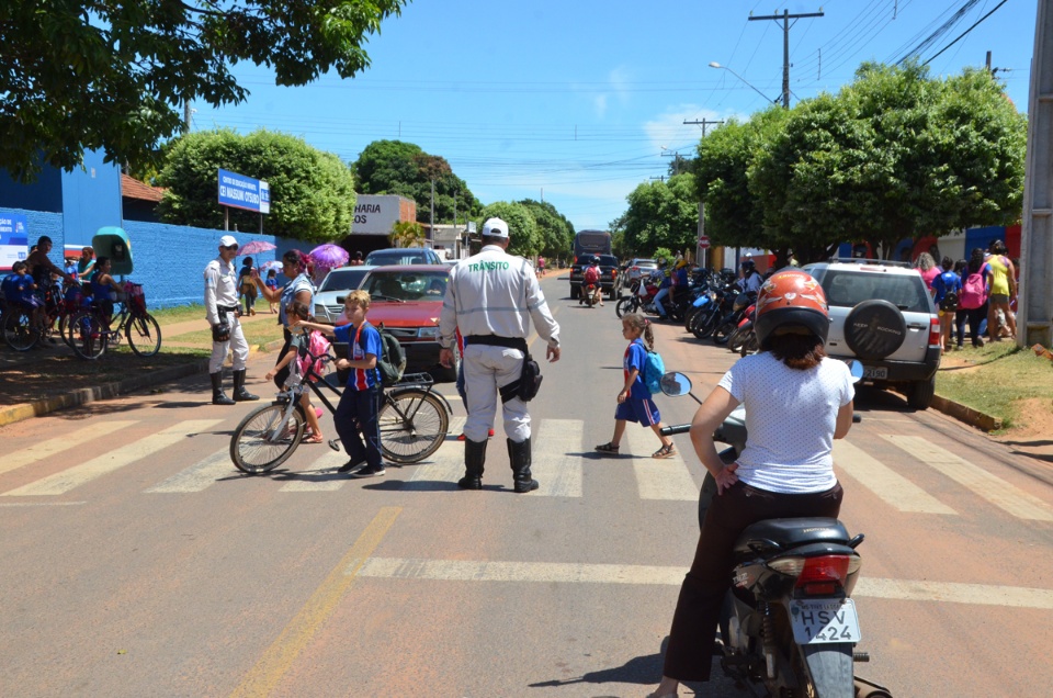 Diretoria Municipal de Trânsito realiza campanha de conscientização