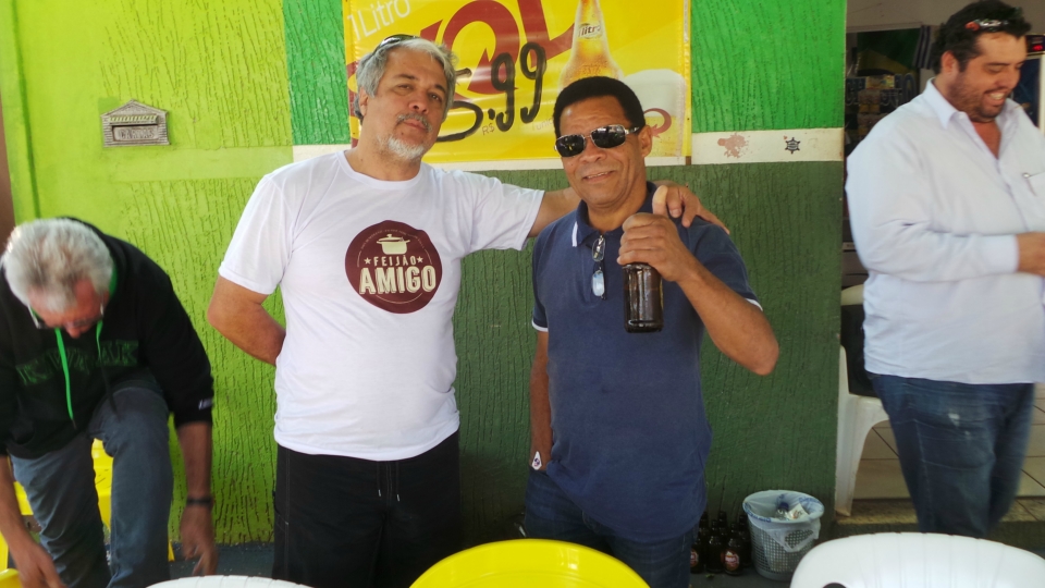 Em Três Lagoas boteco comemora dois anos com costelada na rua Em Três Lagoas boteco comemora dois anos com costelada na rua