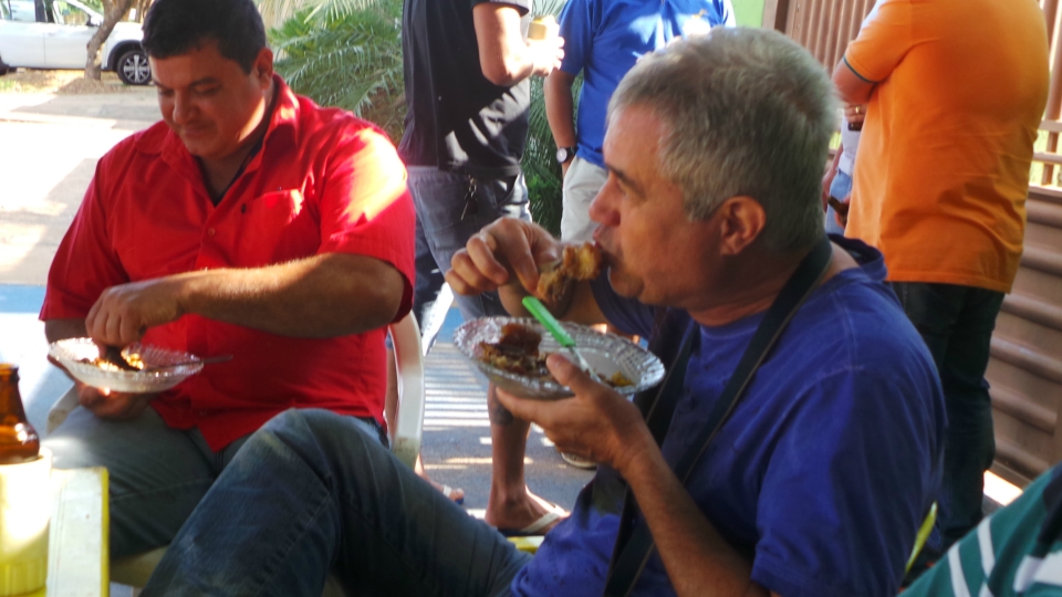 Em Três Lagoas boteco comemora dois anos com costelada na rua Em Três Lagoas boteco comemora dois anos com costelada na rua