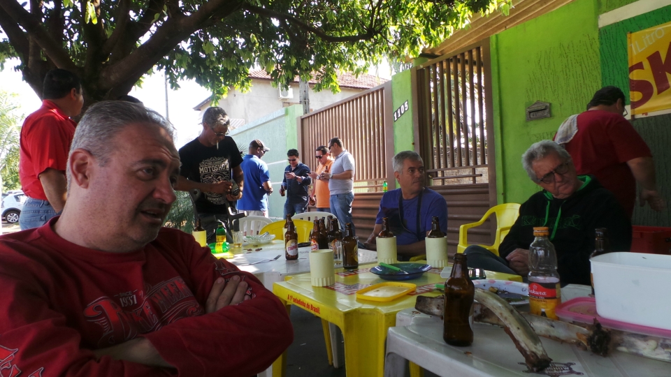 Em Três Lagoas boteco comemora dois anos com costelada na rua Em Três Lagoas boteco comemora dois anos com costelada na rua