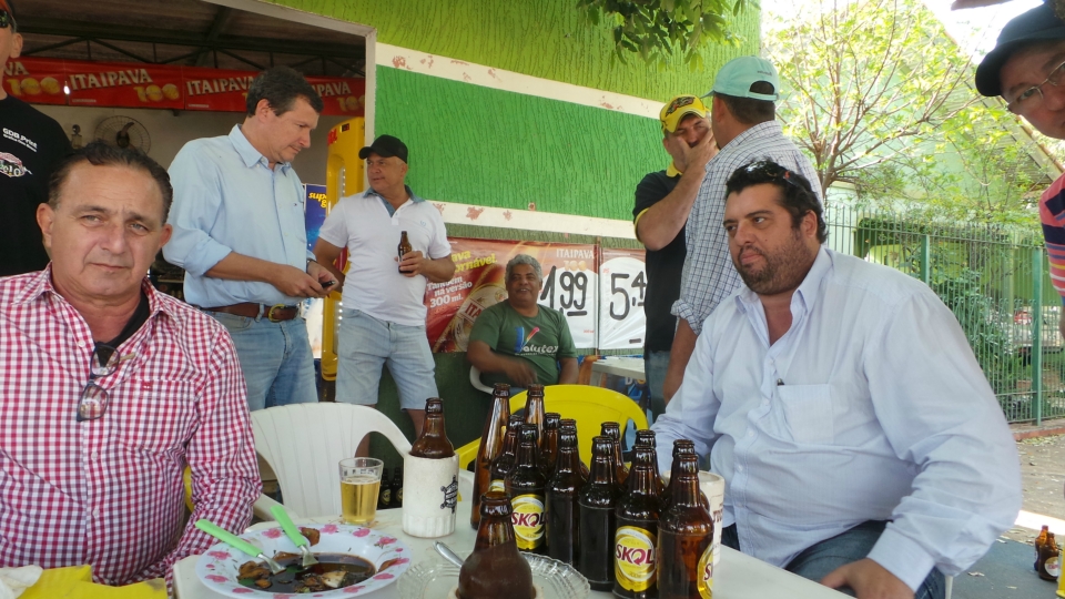 Em Três Lagoas boteco comemora dois anos com costelada na rua Em Três Lagoas boteco comemora dois anos com costelada na rua