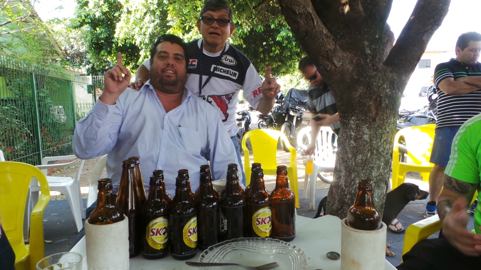Em Três Lagoas boteco comemora dois anos com costelada na rua Em Três Lagoas boteco comemora dois anos com costelada na rua
