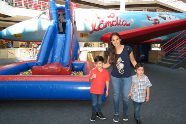 Avião traz diversão e conhecimento para crianças e adultos no Shopping Campo Grande