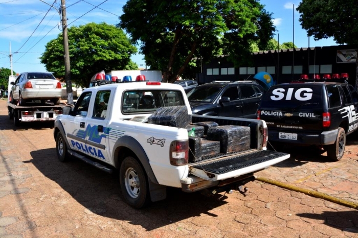 PMA apreende veículo com 266 kg de maconha em estrada vicinal de Bataguassu